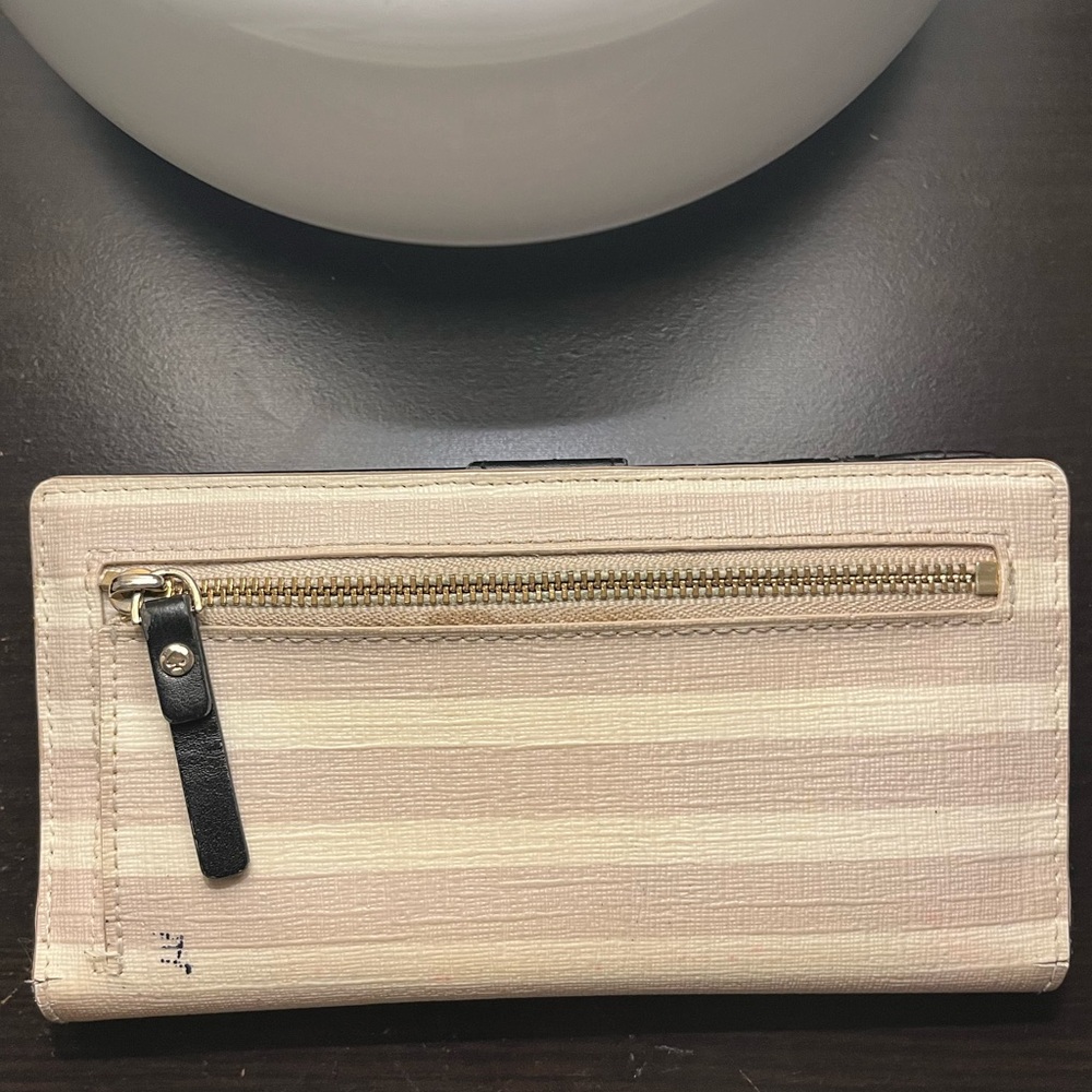 Kate Spade Long Wallet - Picture 4 of 6